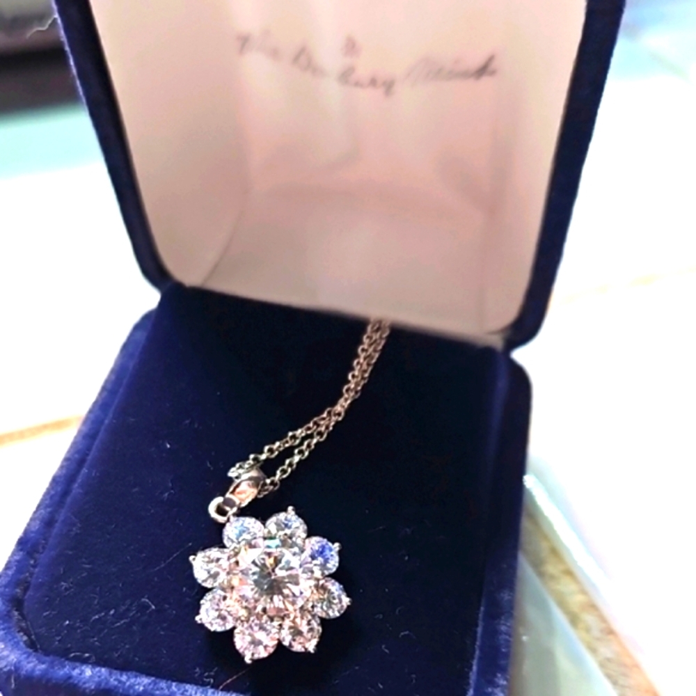 Danbury Mint NWOT Silver Snowflake Necklace